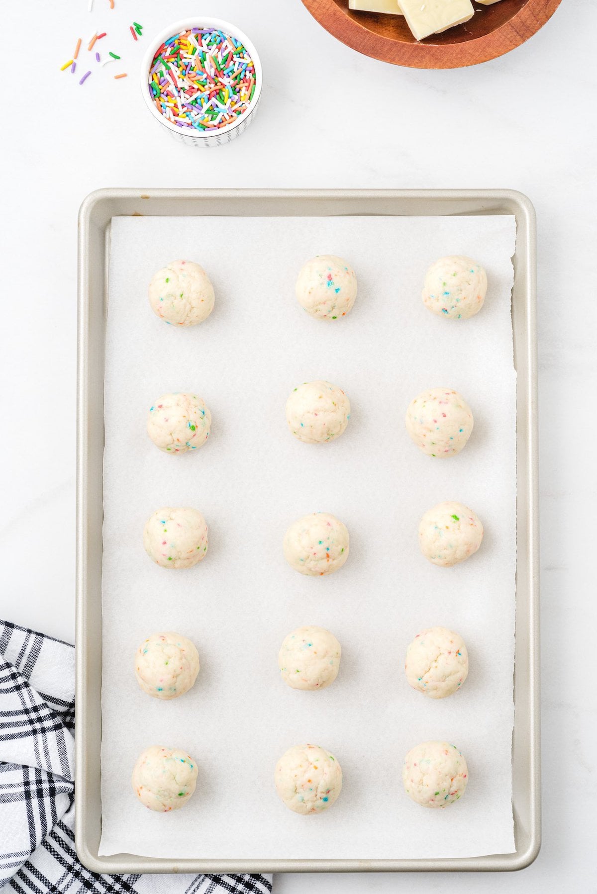 cheesecake balls placed in baking sheet. 