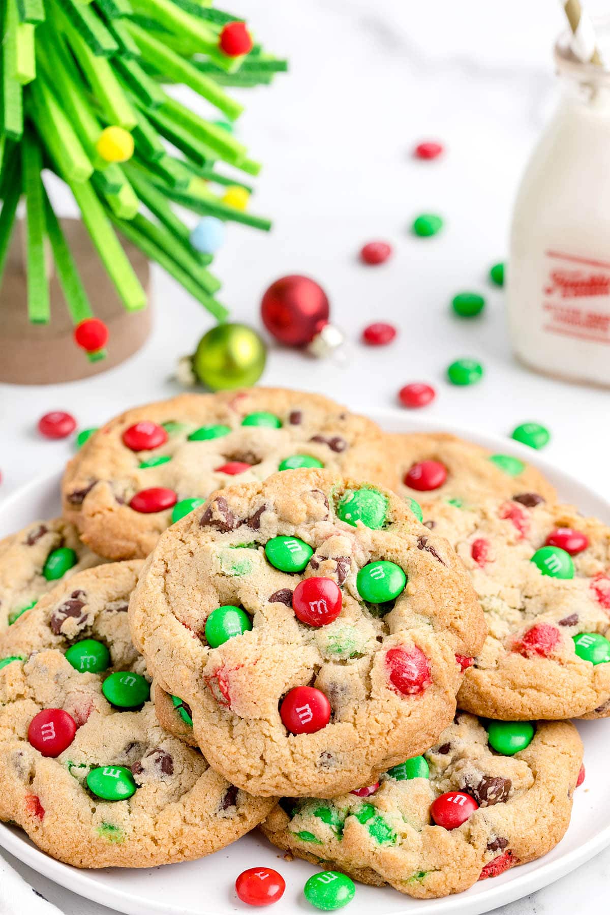 christmas m&m cookies hero image