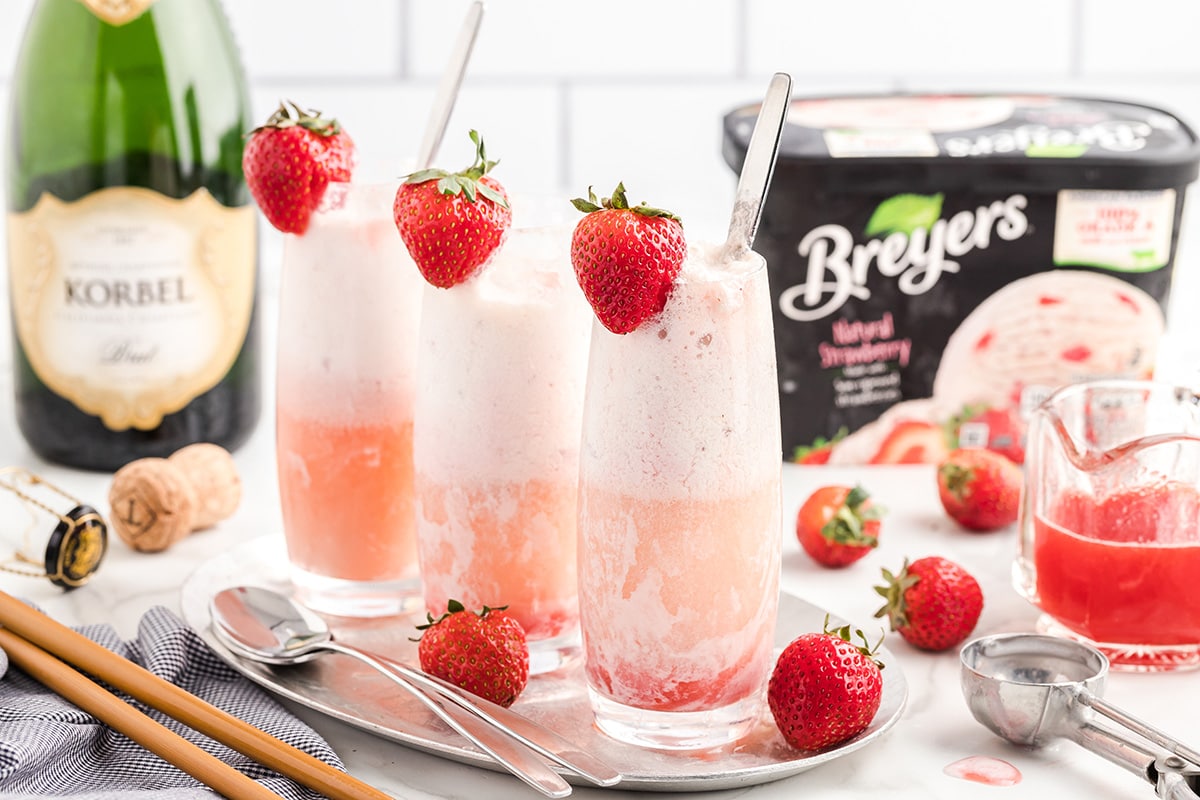 strawberry champagne float ready for serve