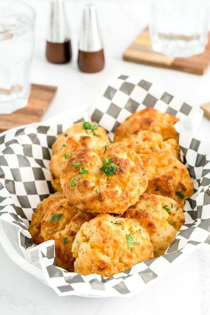 red lobster copycat biscuits hero image