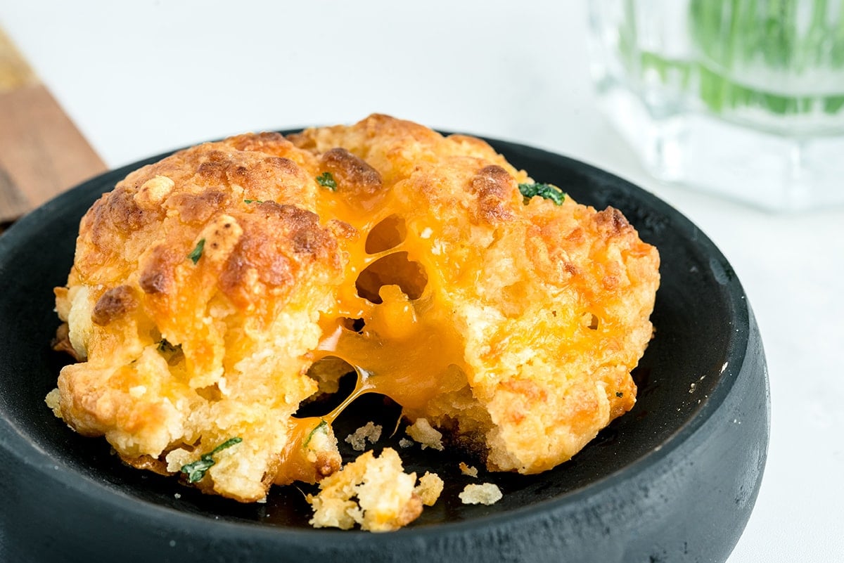 cheesy red lobster copycat biscuits