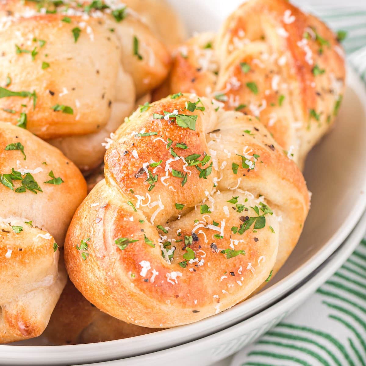 Air Fryer Garlic Knots With Pizza Dough: Delicious and Easy Recipe