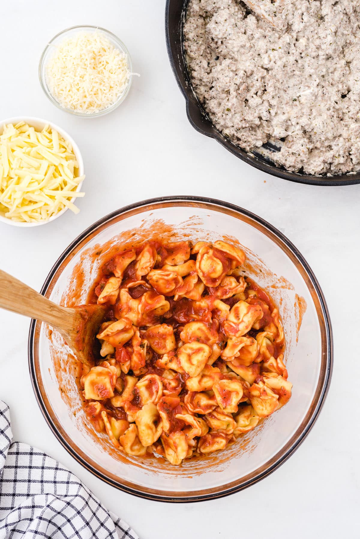 mix pasta sauce with tortellini