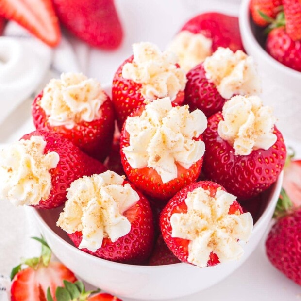 cheesecake stuffed strawberries featured image