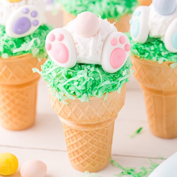 bunny butt cone cakes featured image