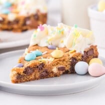 easter cookie cake featured image