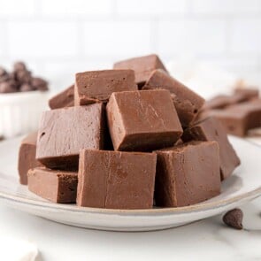 microwave chocolate fudge featured image