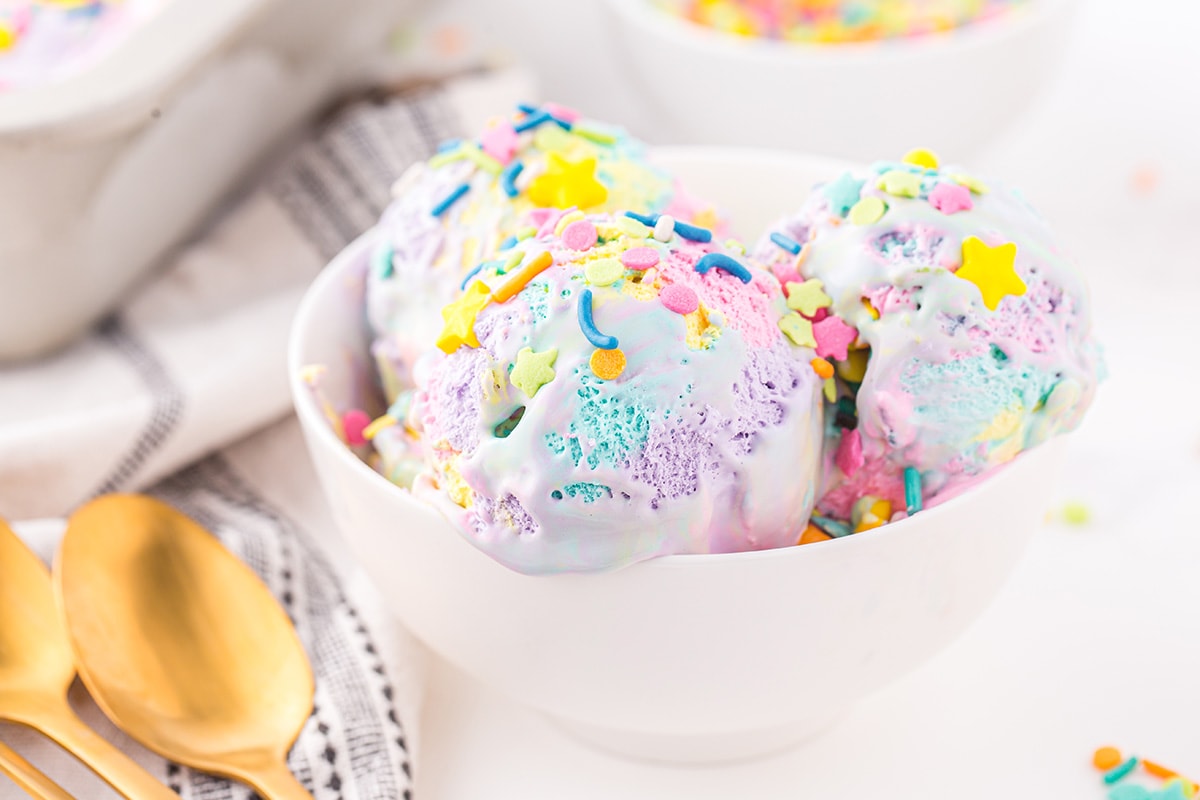 3 scoops of unicorn ice cream