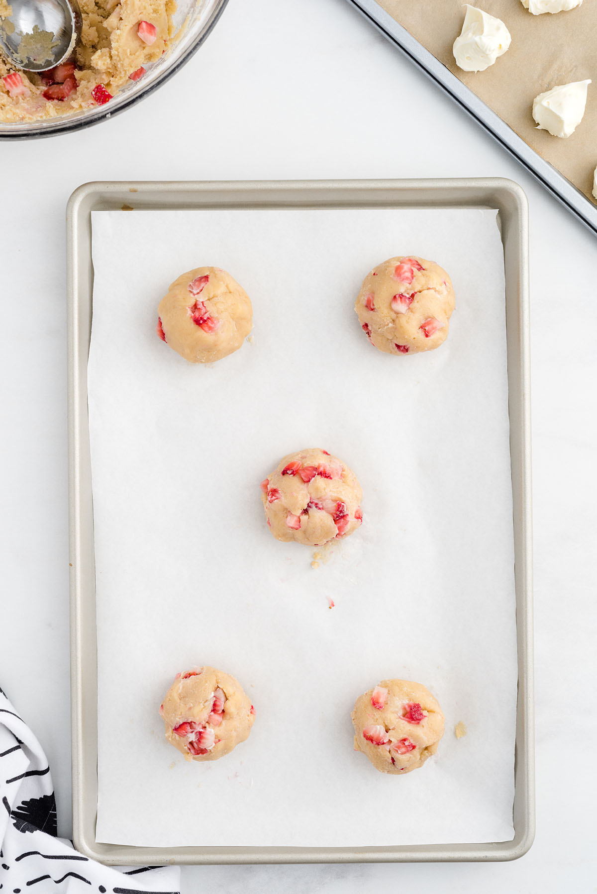 Strawberry Cream Cheese Chip Cookies - KMarie Kitchen