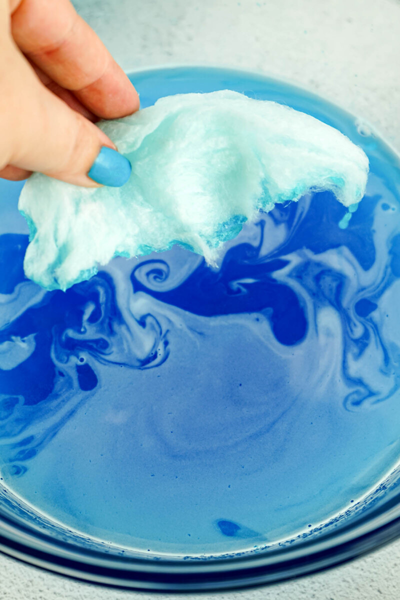 adding blue cotton candy to jello