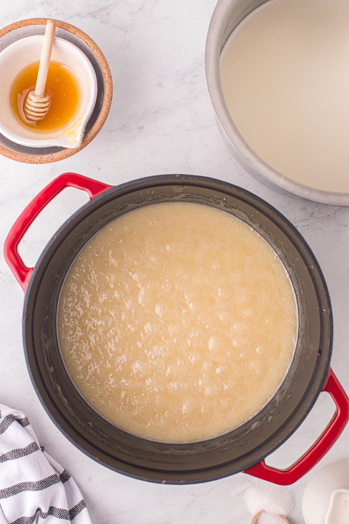 melt the sugar mixture and the cream inside the pot.