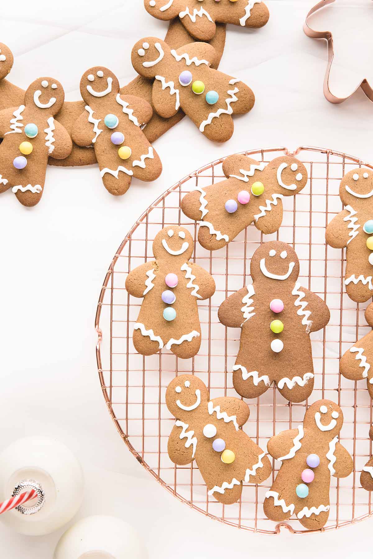 gingerbread wreath with icing