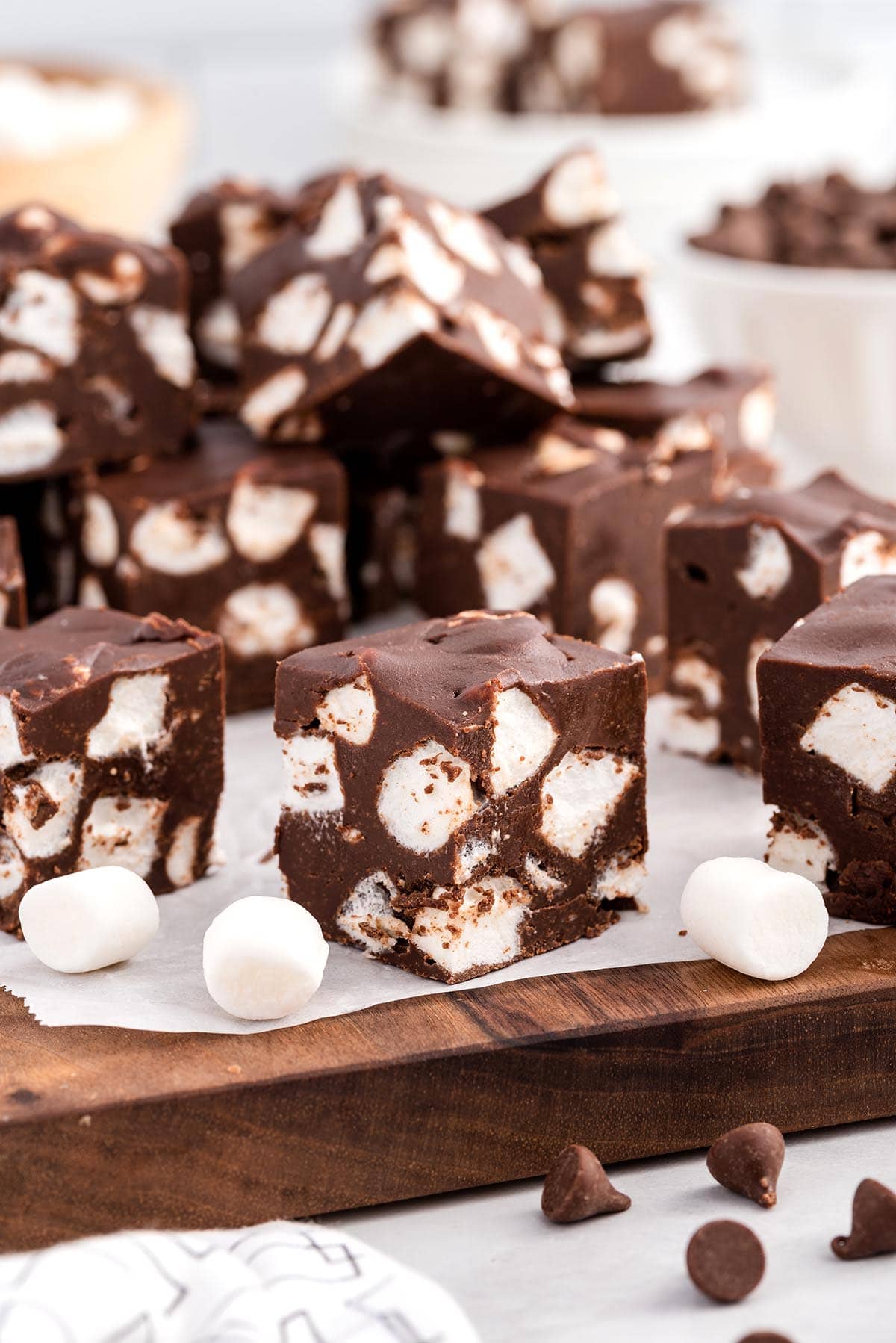marshmallow fudge with chocolate chips