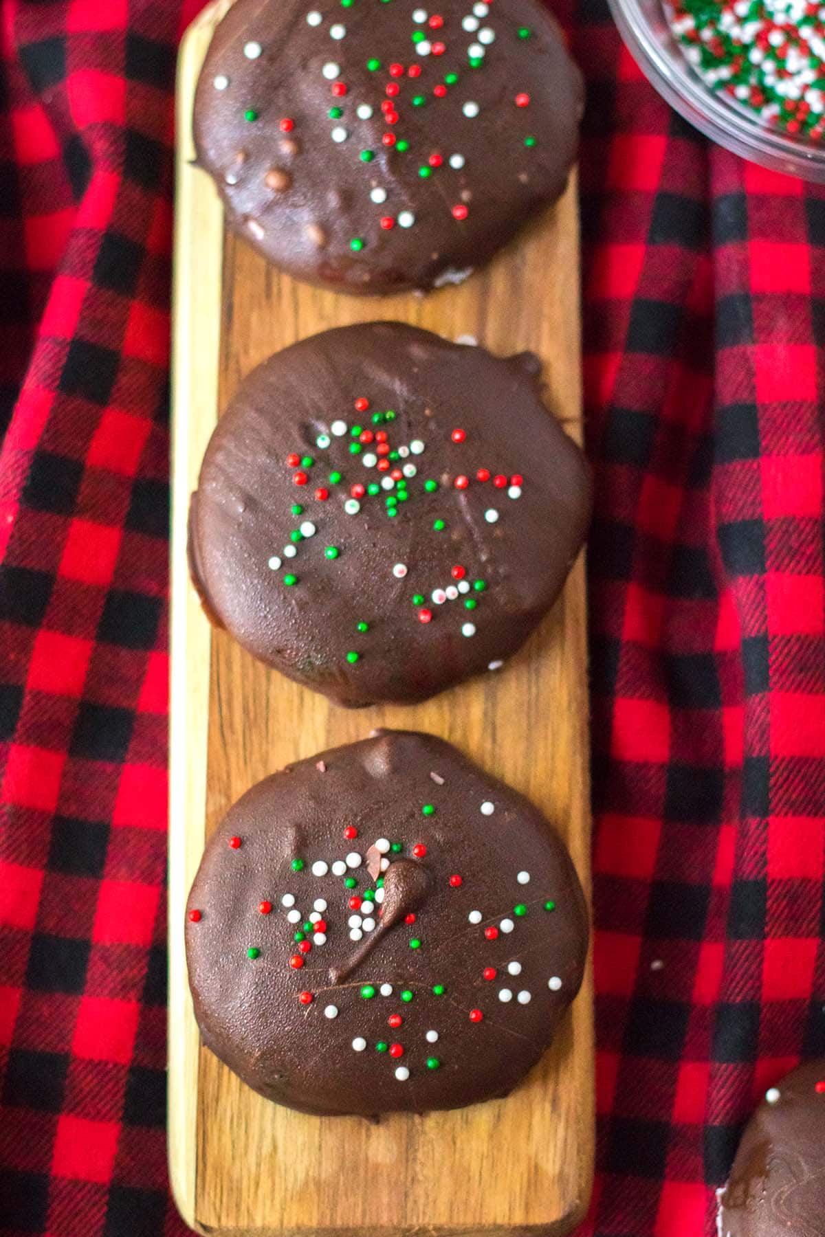 peppermint patties 3 pcs with sprinkles