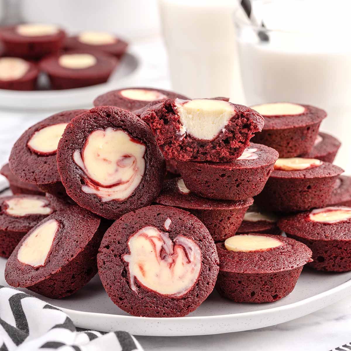 Mini Red Velvet Cheesecake - Pinky Girl