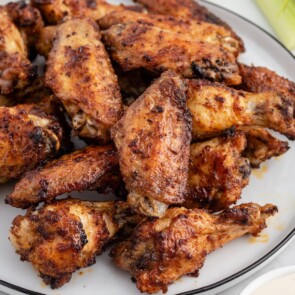 air fryer chicken wings featured image