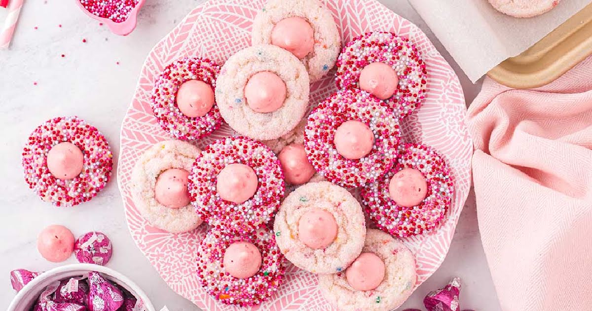 Strawberry Kiss Cookies - Princess Pinky Woman - Tasty Made Simple