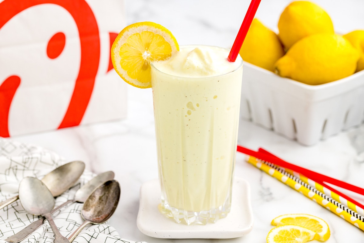Chick Fil A Lemonade (Frosted) with lemon