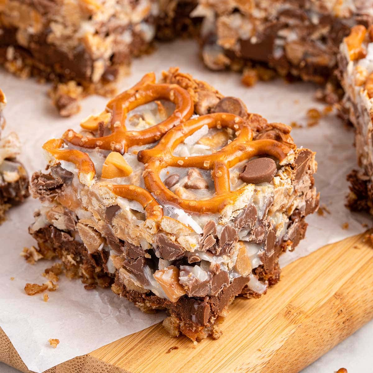 https://princesspinkygirl.com/wp-content/uploads/2023/09/peanut-butter-pretzel-magic-bars-51SQ1200.jpg