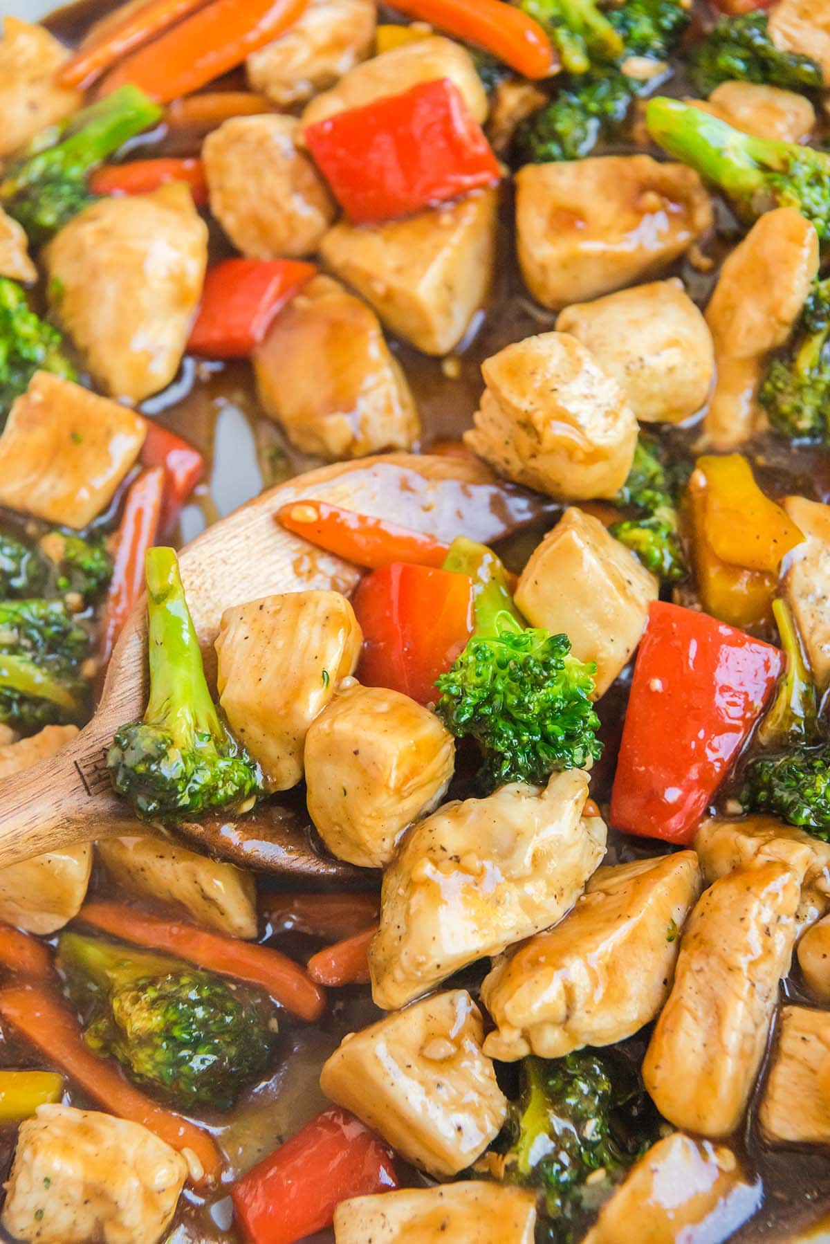 chicken stir fry with broccoli. 