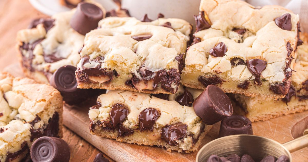 Salted Rolo Blondie Bars • Sarahs Bake Studio