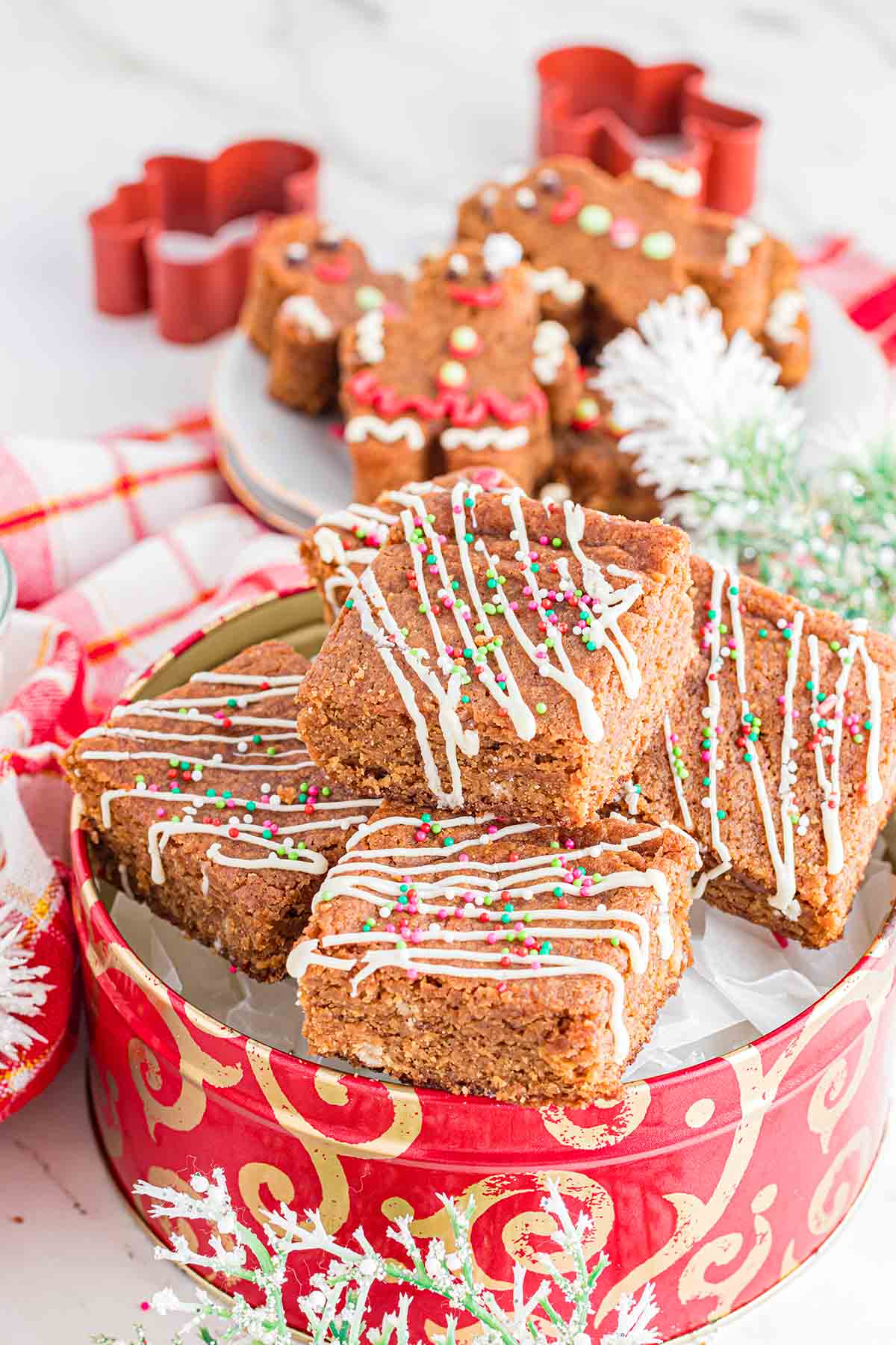 gingerbread blondies inside a red tin can. 