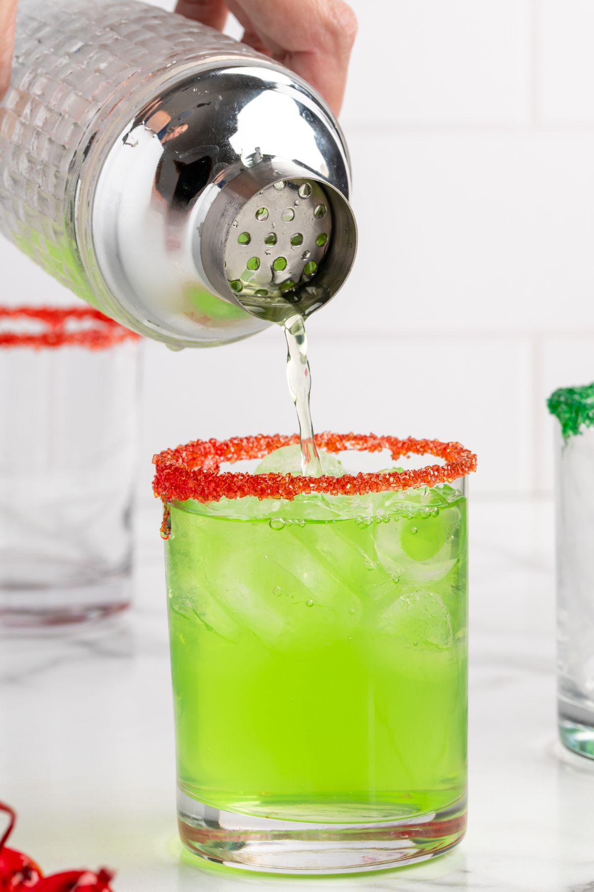 pour the cocktail into the glass. 