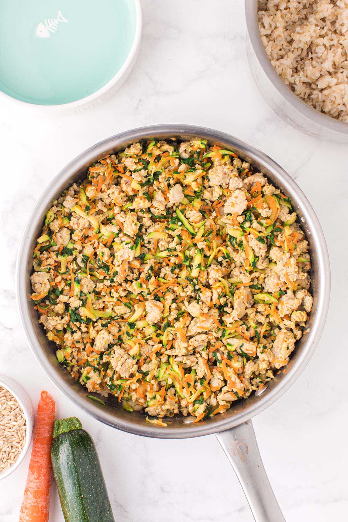 mix the vegetables and rice. 