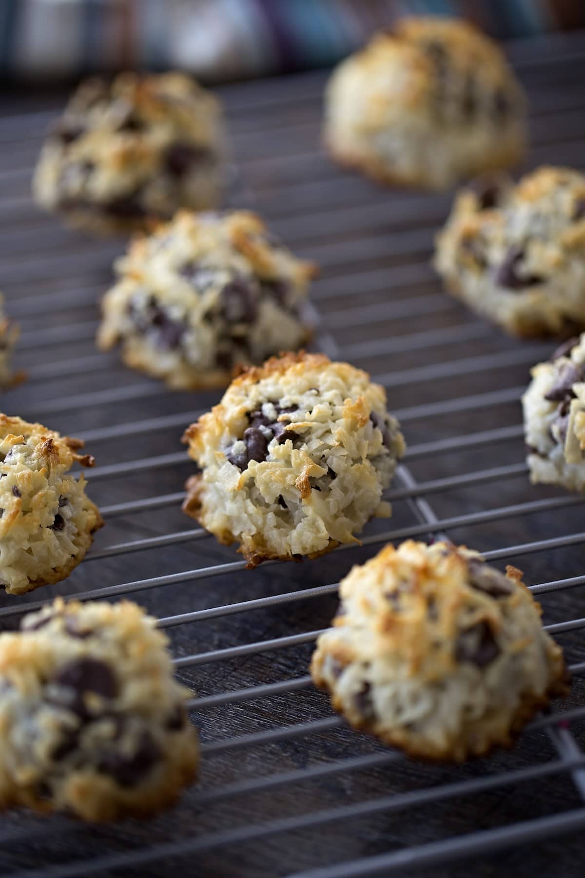 bake the macaroon balls. 