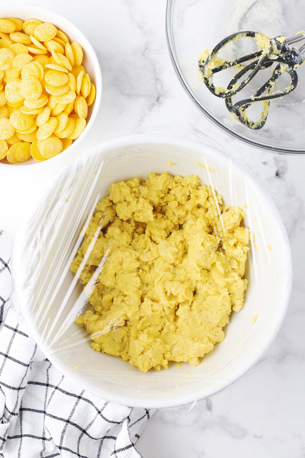 mix ingredients in a bowl and cover with plastic cover. 