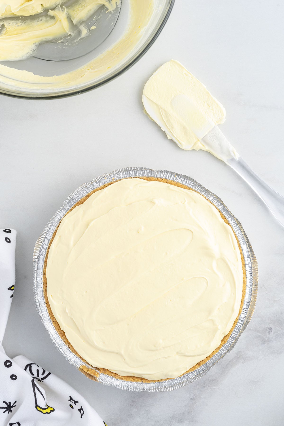 Spread the pie filling into the premade graham cracker crust.