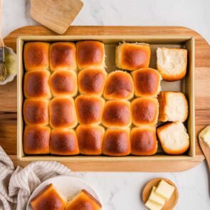 cafetaria rolls in a pan.