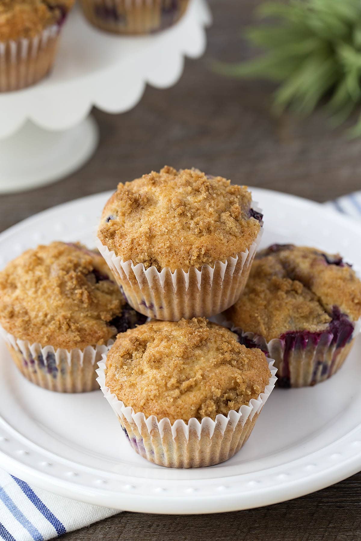 Fresh blueberry muffins with crumb topping.