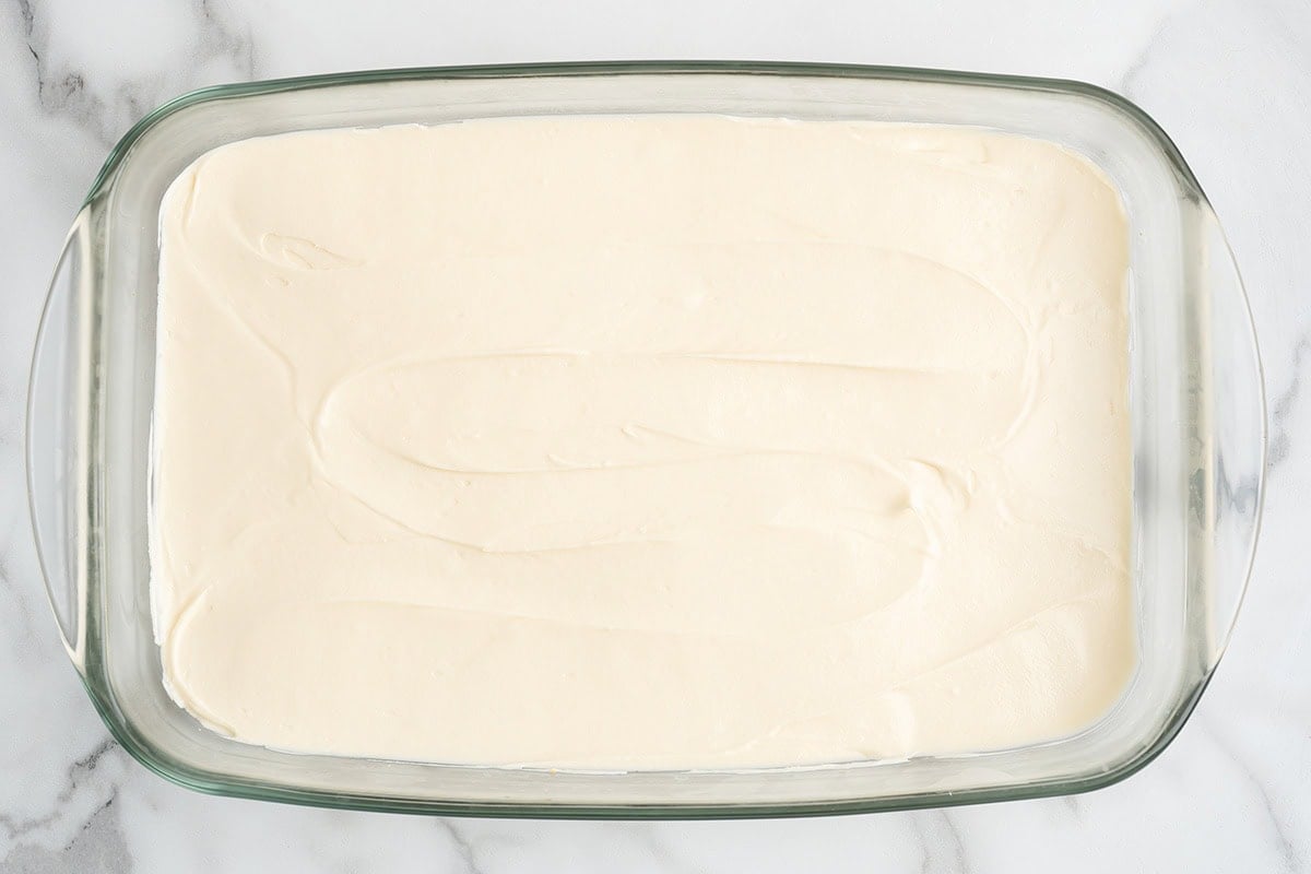 frosting layer of banana split cake