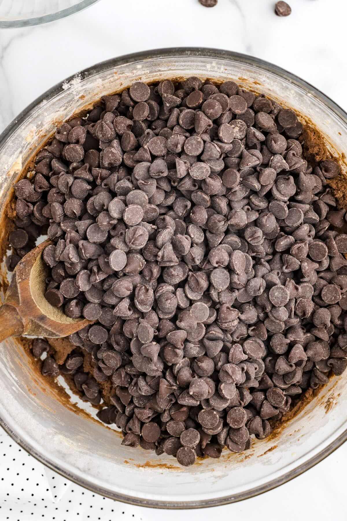 add in the chocolate chip into the bowl.