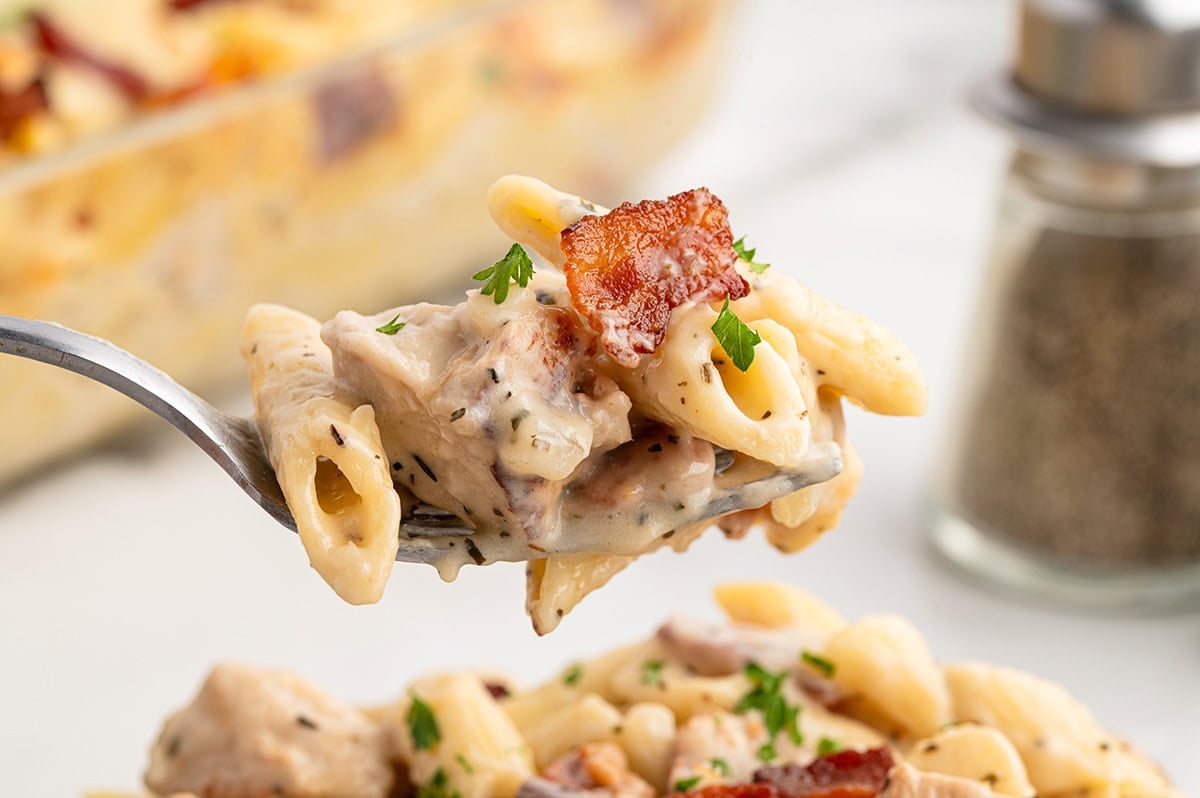 Every forkful is loaded with tender chicken, creamy ranch-coated pasta, smoky bacon, and plenty of cheesy goodness.
